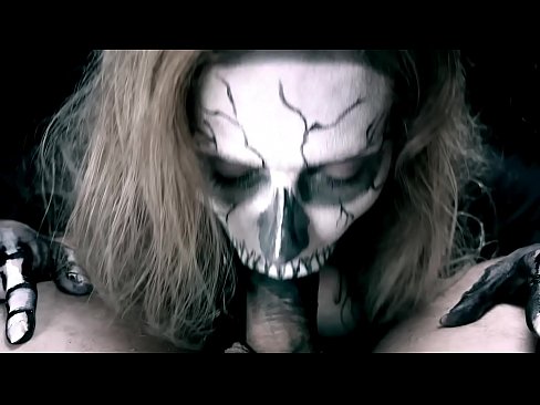 ❤️ Ragazza demonia chì succhia u cazzo cù a so bocca nera è ingoia cum. Video sessu à co.extraclasswork.ru