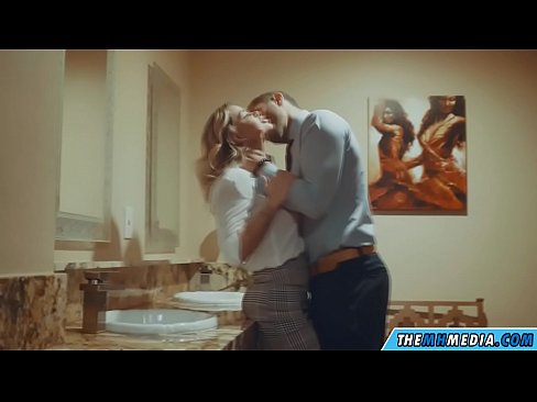 ❤️ Quandu una bionda tettona ti seduce in un bagnu publicu Video sessu à co.extraclasswork.ru